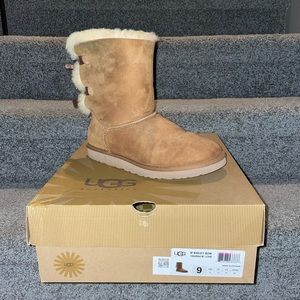 Chestnut Bailey Bow UGG. Size 9